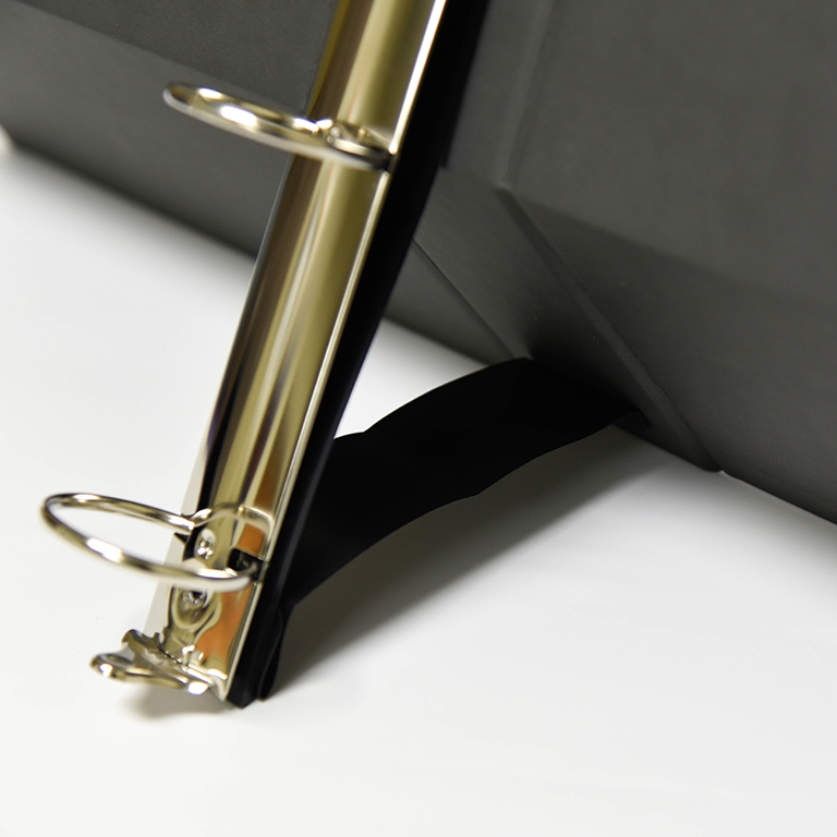 Easel Binders Customizable for Display Heinn Chapman